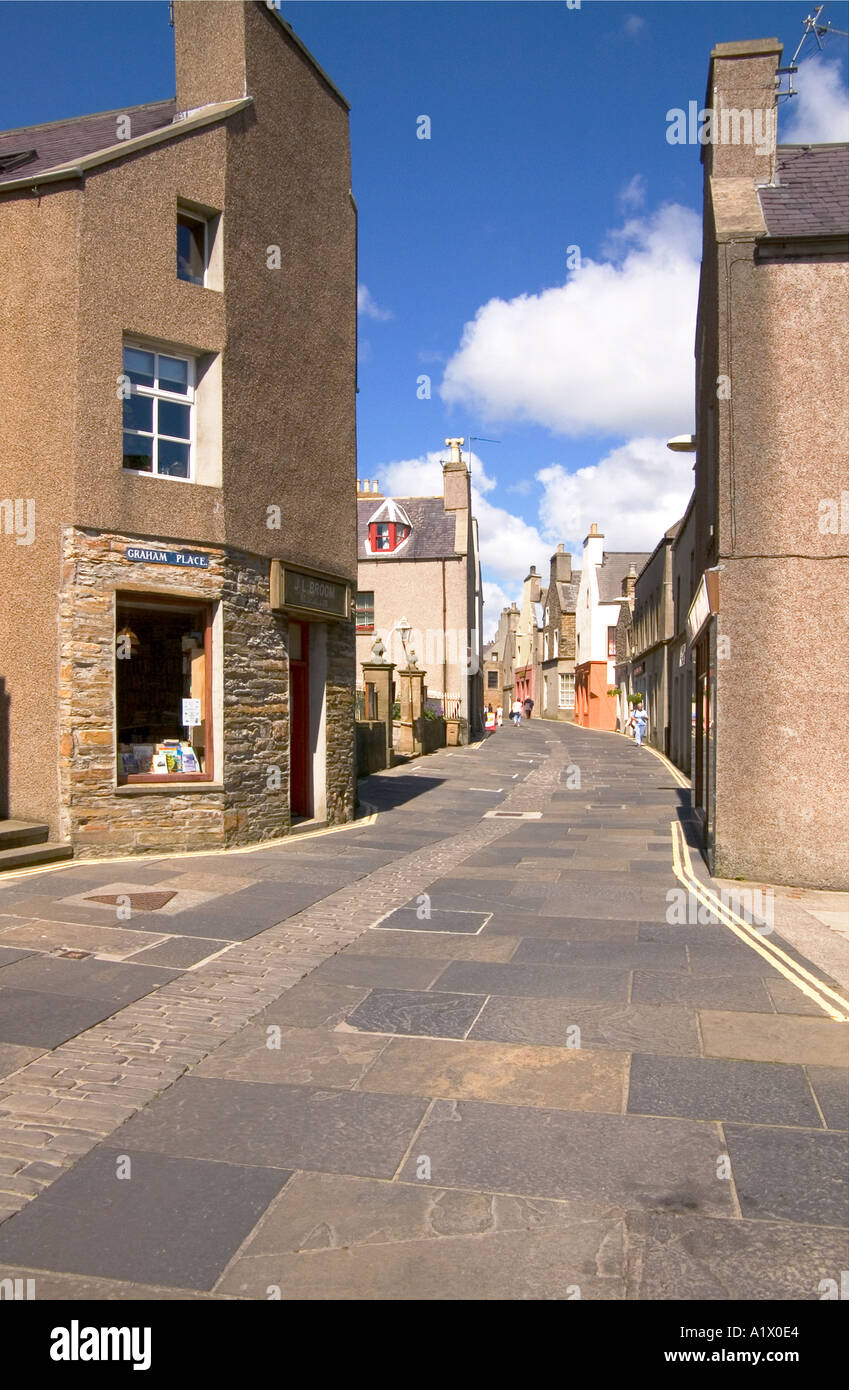dh Victoria Street STROMNESS ORKNEY Houses cobbled and Orkney slate slabbed main street scotland scottish town centre Stock Photo