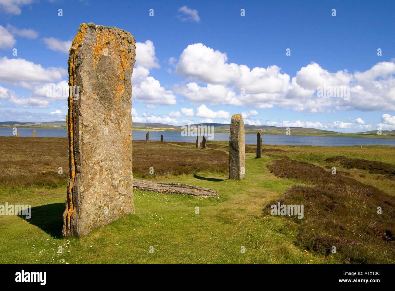 dh  RING OF BRODGAR ORKNEY Neolithic standing stones circle Loch of Harray Stock Photo