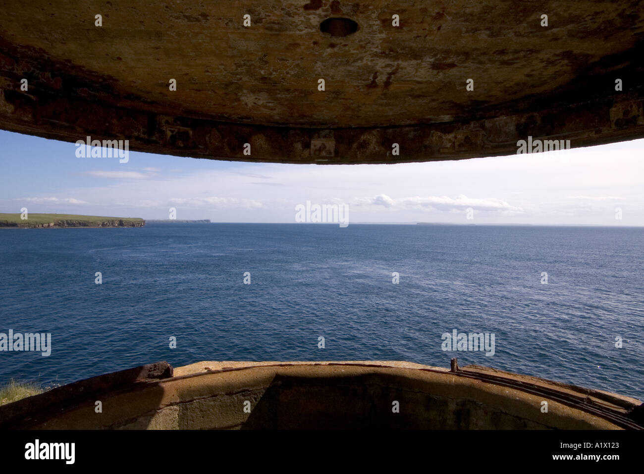 dh Hoxa Head Sound SOUTH RONALDSAY ORKNEY Gun emplacement entrance Scapa Flow battery coastal look out defence observation world war two 2 sea ww2 Stock Photo