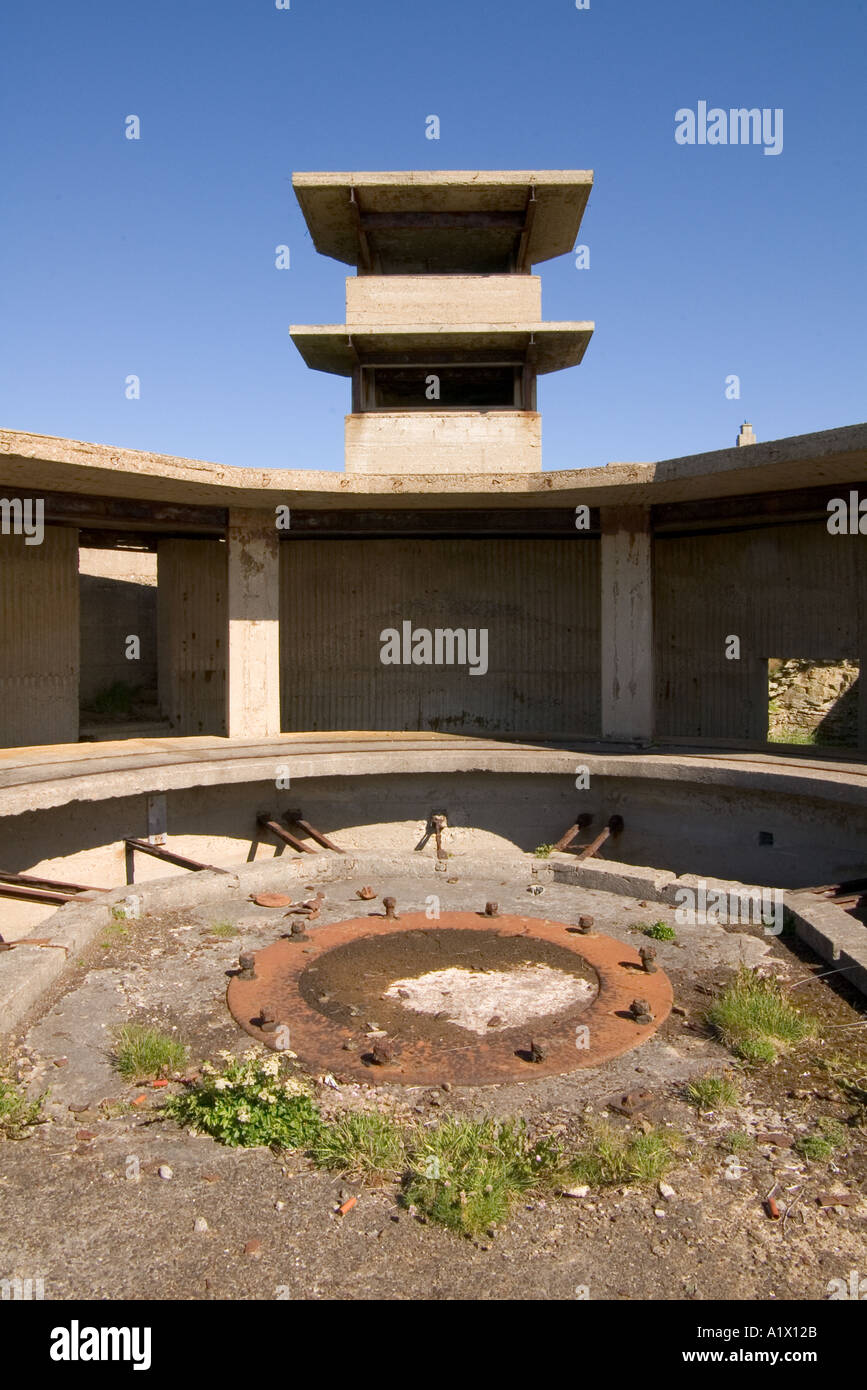 dh Hoxa Head SOUTH RONALDSAY ORKNEY Gun emplacement overlooking Hoxa Sound observation tower coastal battery look out defence world war two Stock Photo