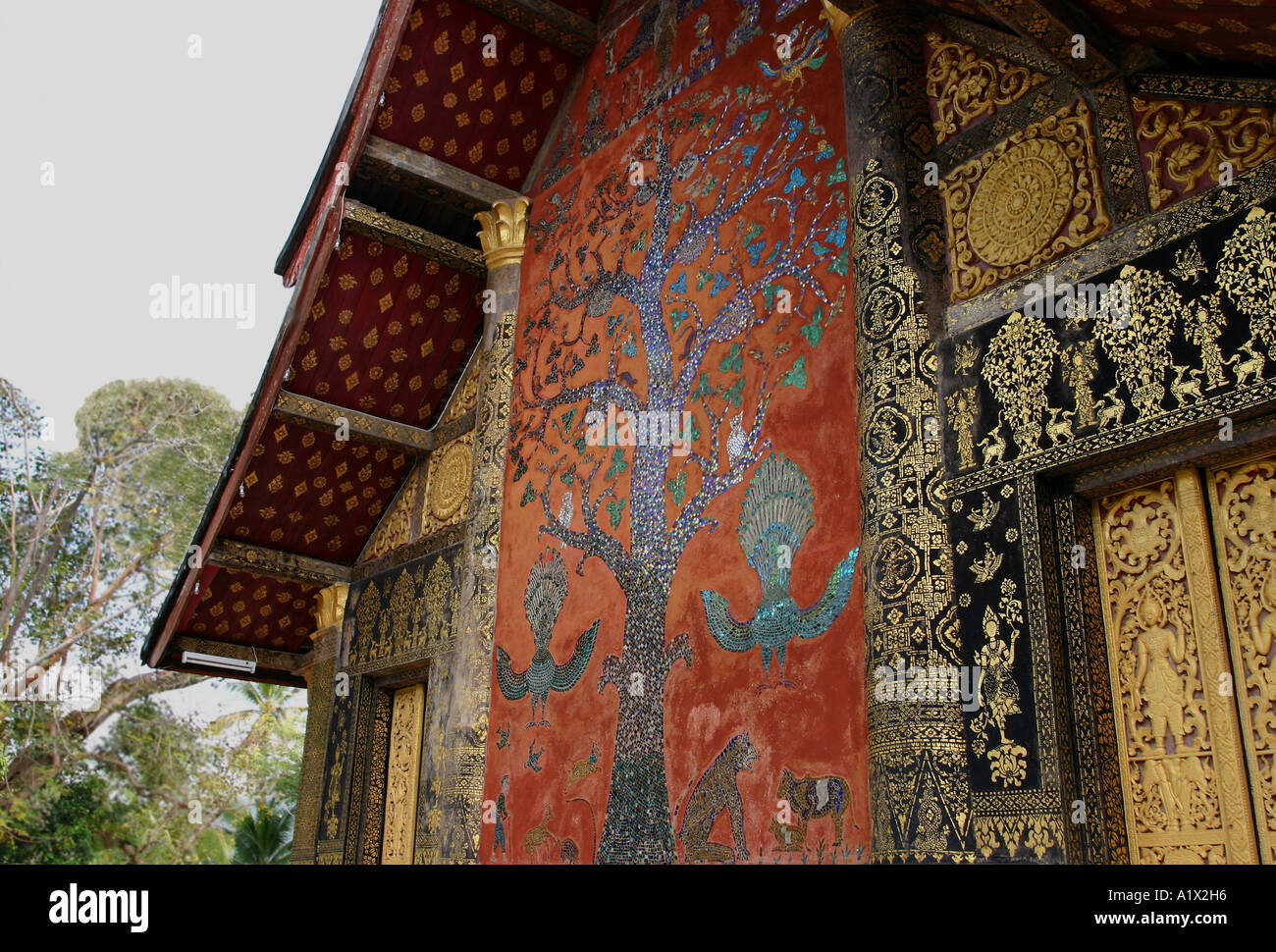 Xieng Tree Tree of Life, Wat Xieng Thong, Luang Prabang Stock Photo - Alamy