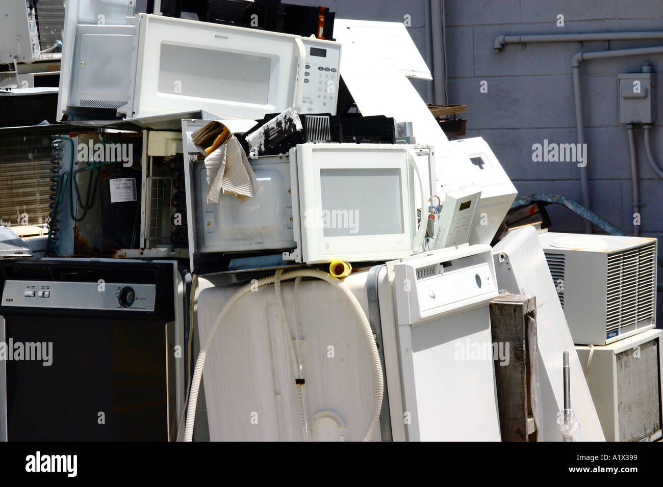 Broken Appliances High Resolution Stock Photography and Images Alamy