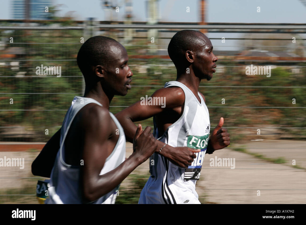London marathon 2005 hi-res stock photography and images - Alamy