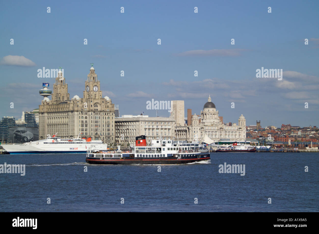 Liverpool Skyline Ferry River Mersey Liverpool Merseyside England Stock ...