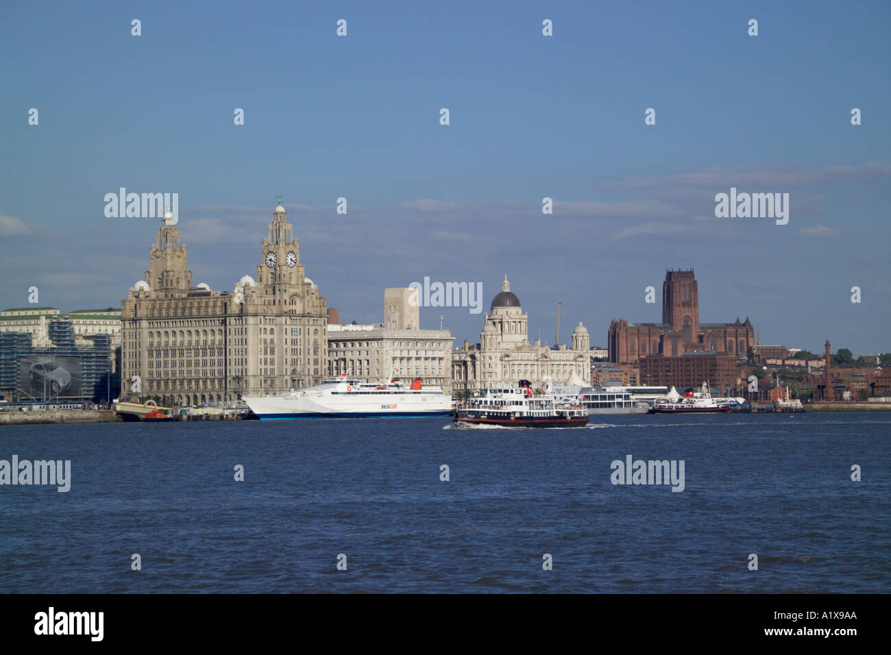 Liverpool Skyline Ferry River Mersey Liverpool Merseyside England Stock ...