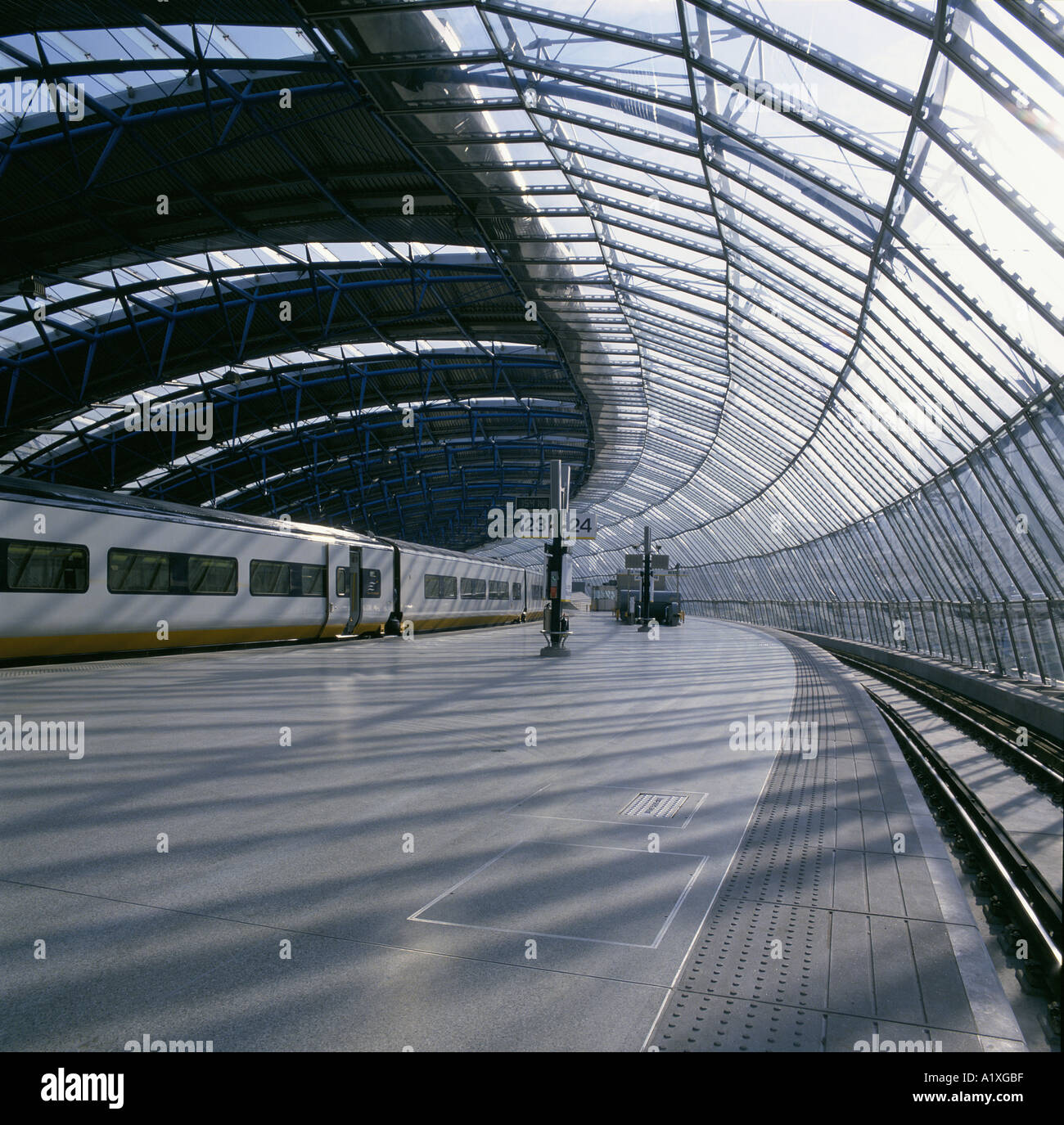 channel-tunnel-eurostar-waterloo-terminus-stock-photo-alamy
