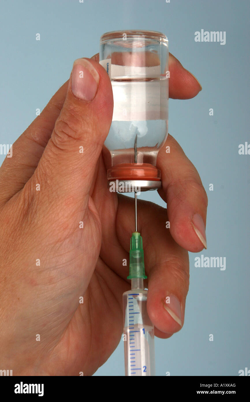 preparation of an injection Stock Photo - Alamy