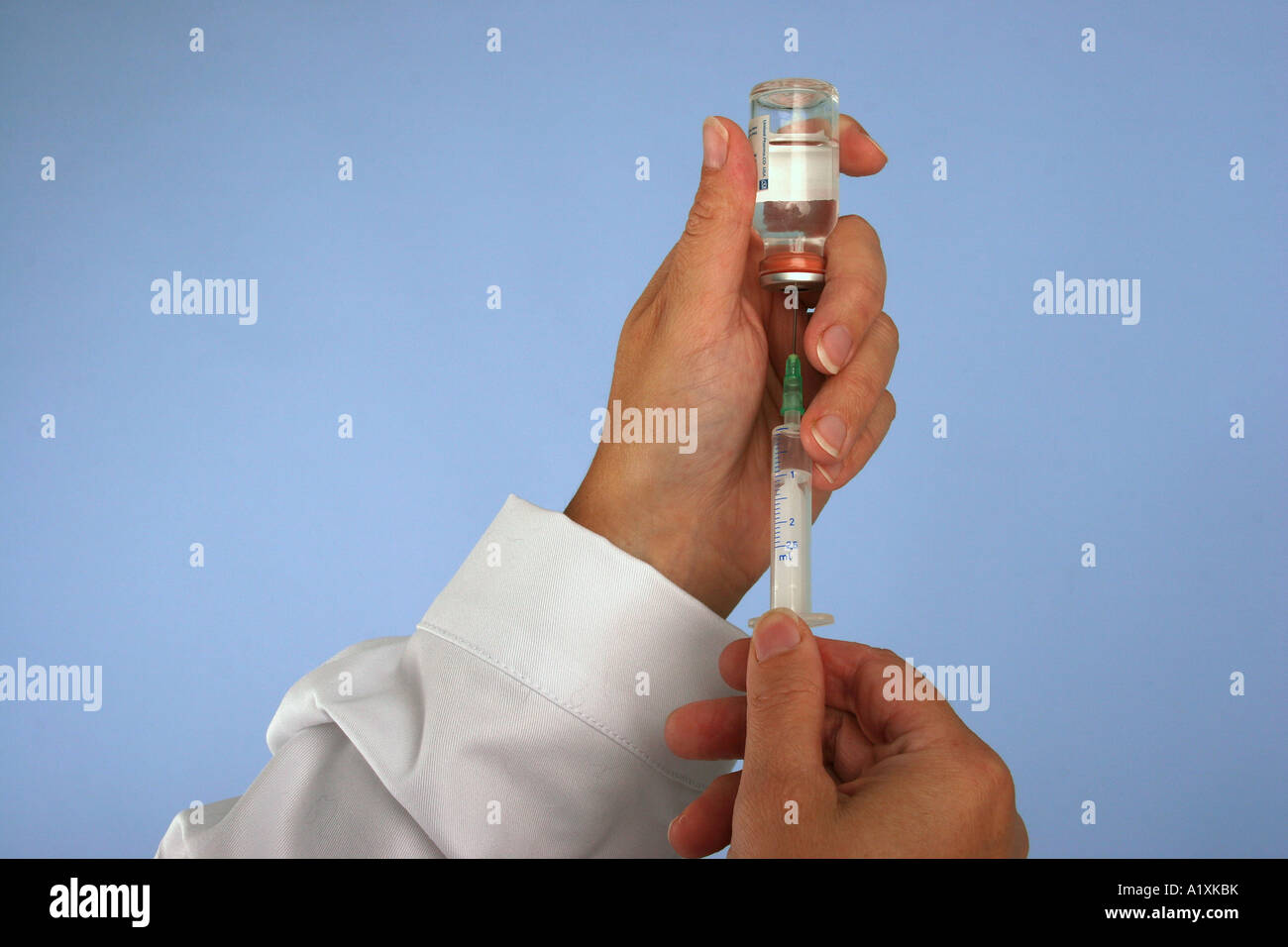 preparation of an injection Stock Photo - Alamy
