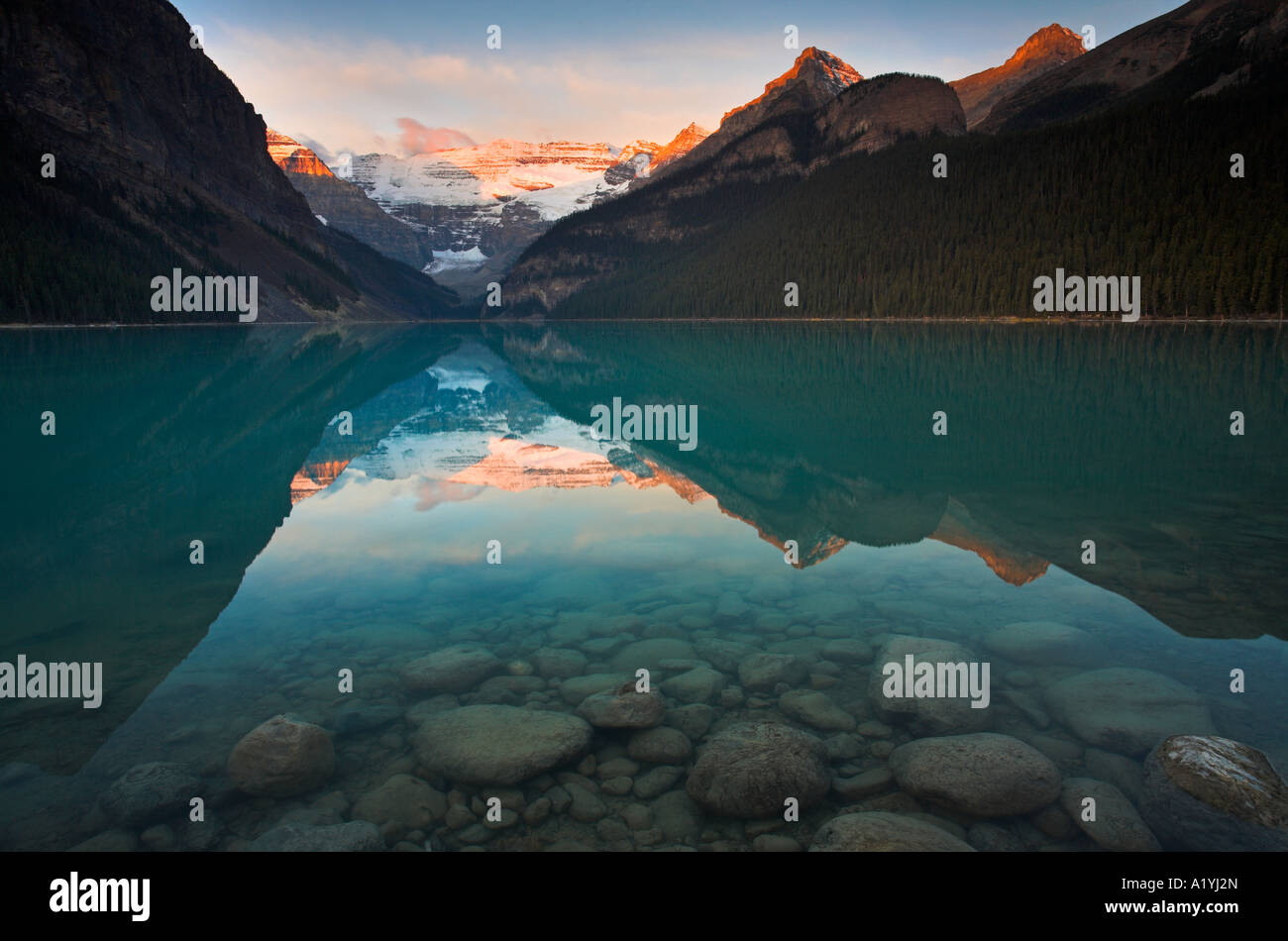 First light on the mountains overlooking Lake Louise, Banff National Park Stock Photo
