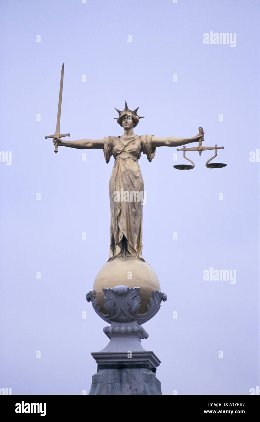 SCALES OF JUSTICE AT THE OLD BAILEY LONDON Stock Photo Alamy