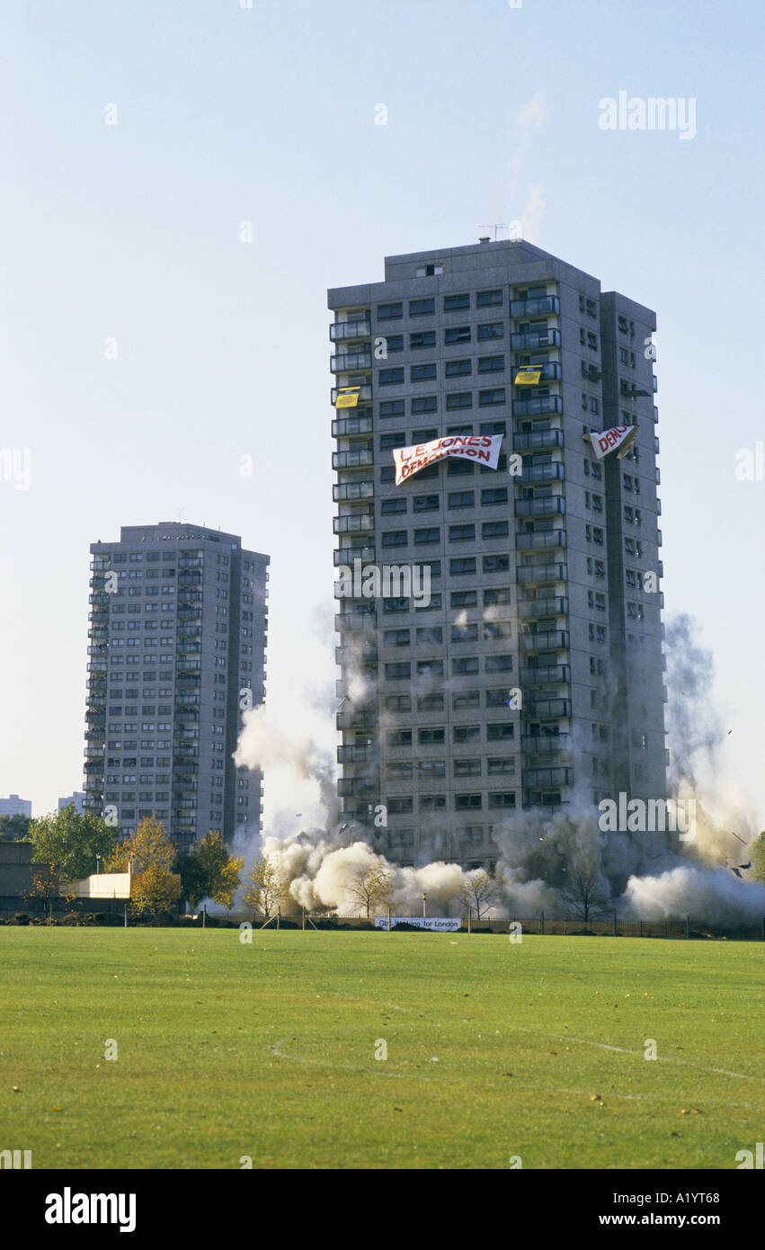 DEMOLITION OF COUNCIL HOUSING BLOCKS TROWBRIDGE ESTATE HACKNEY LONDON Stock Photo Alamy