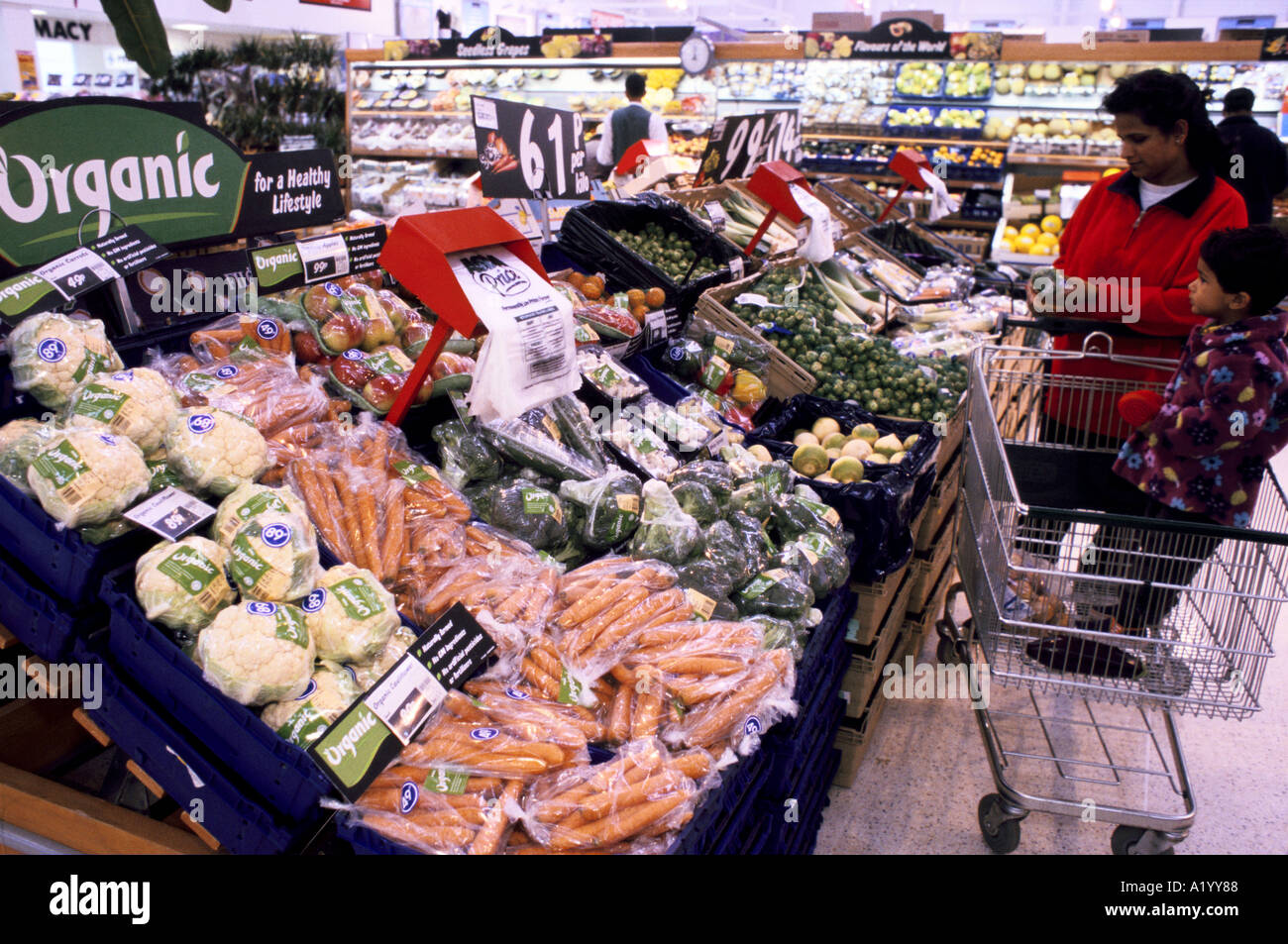 ASDA SUPERMARKET WEMBLEY CUSTOMERS CHOOSING ORGANIC VEGETABLES 1999