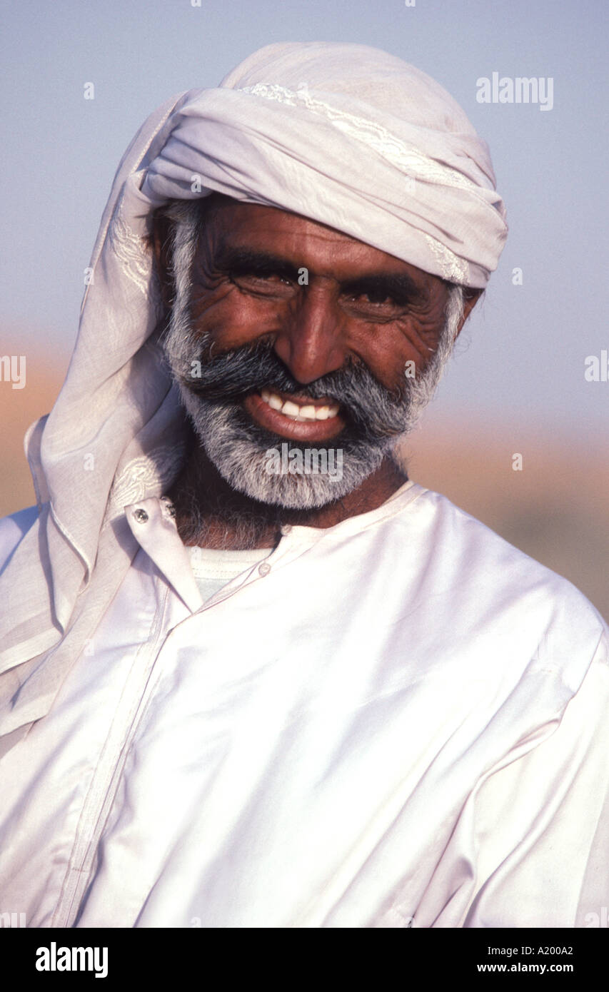 Arab man in desert Middle East Stock Photo - Alamy