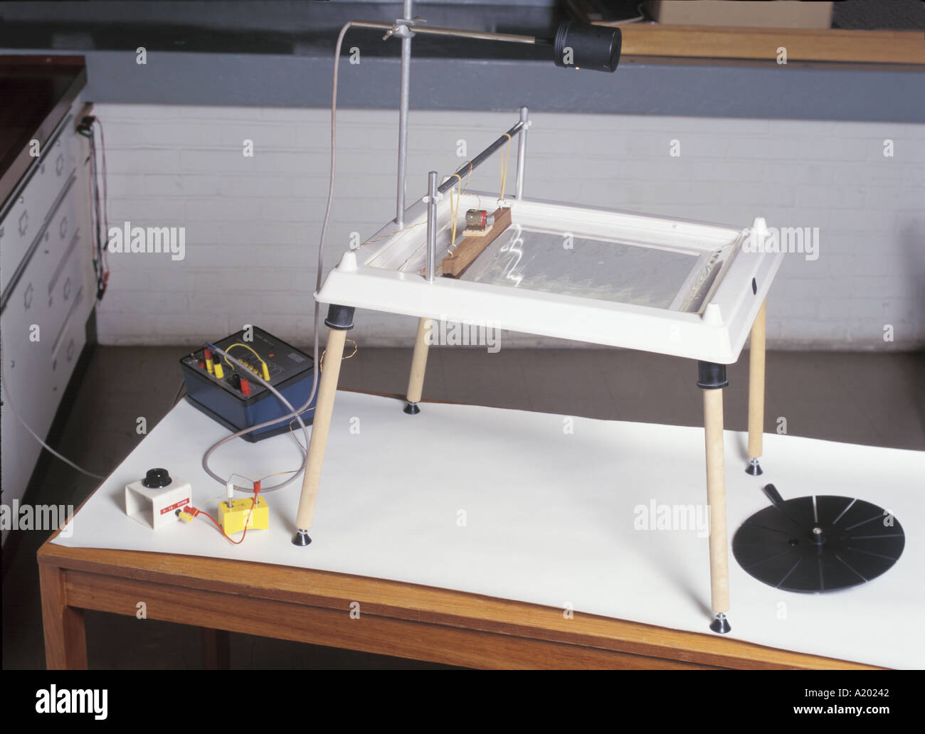 ripple tank with strobe disc etc Stock Photo Alamy