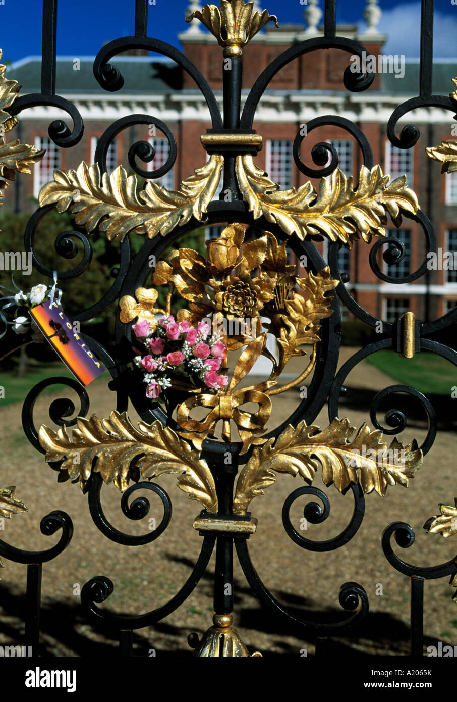 British gate hi-res stock photography and images - Alamy