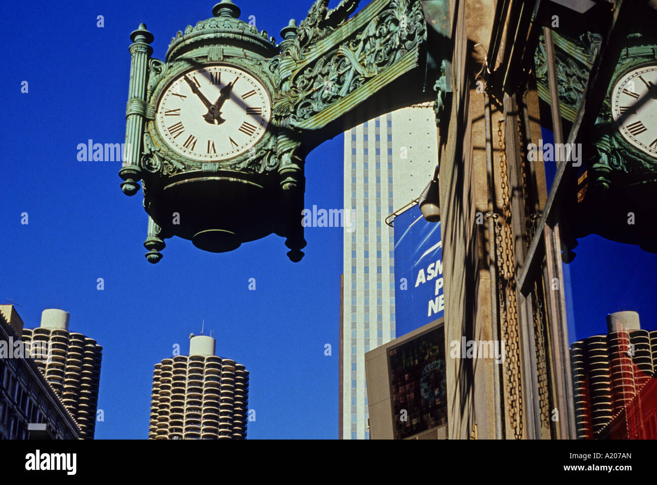 The clock in Chicago U.S.A. North America Stock Photo - Alamy