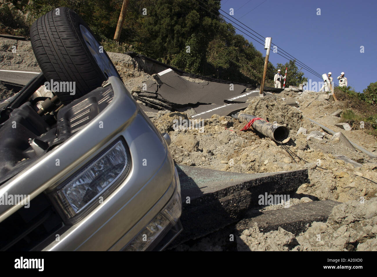 Earthquake aftermath hi-res stock photography and images - Alamy