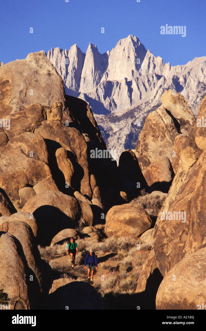 A couple hiking near Mount Whitney in the Alabama Hills in California Stock Photo