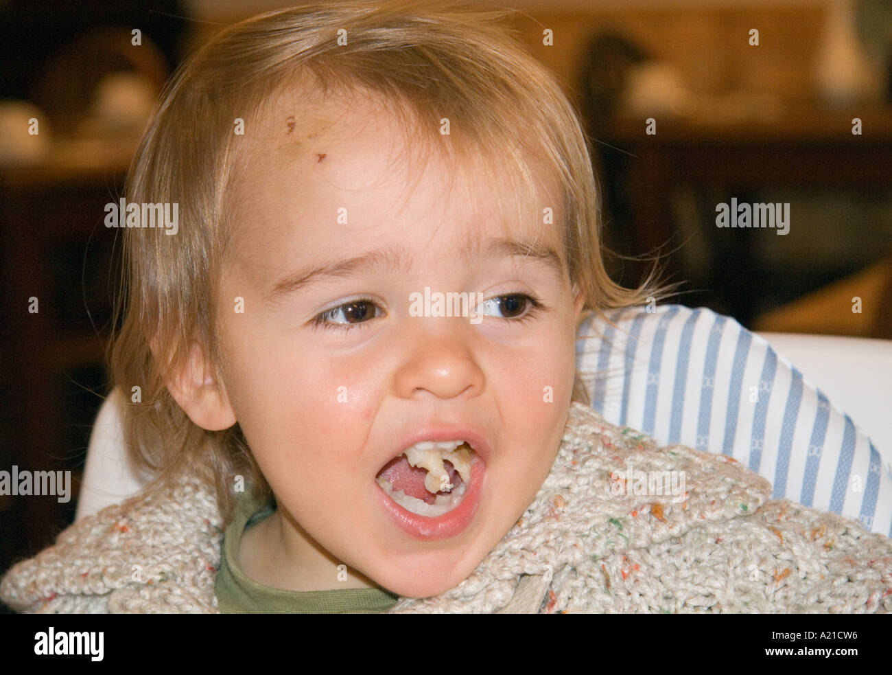 Mouth open chew food hires stock photography and images Alamy