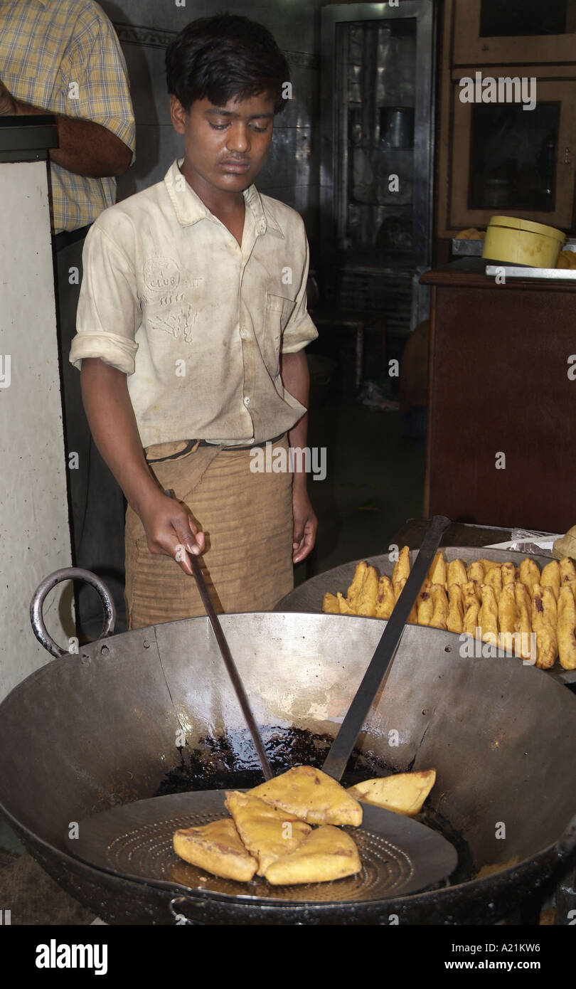 Street vendor cooking food in Delhi India Stock Photo - Alamy