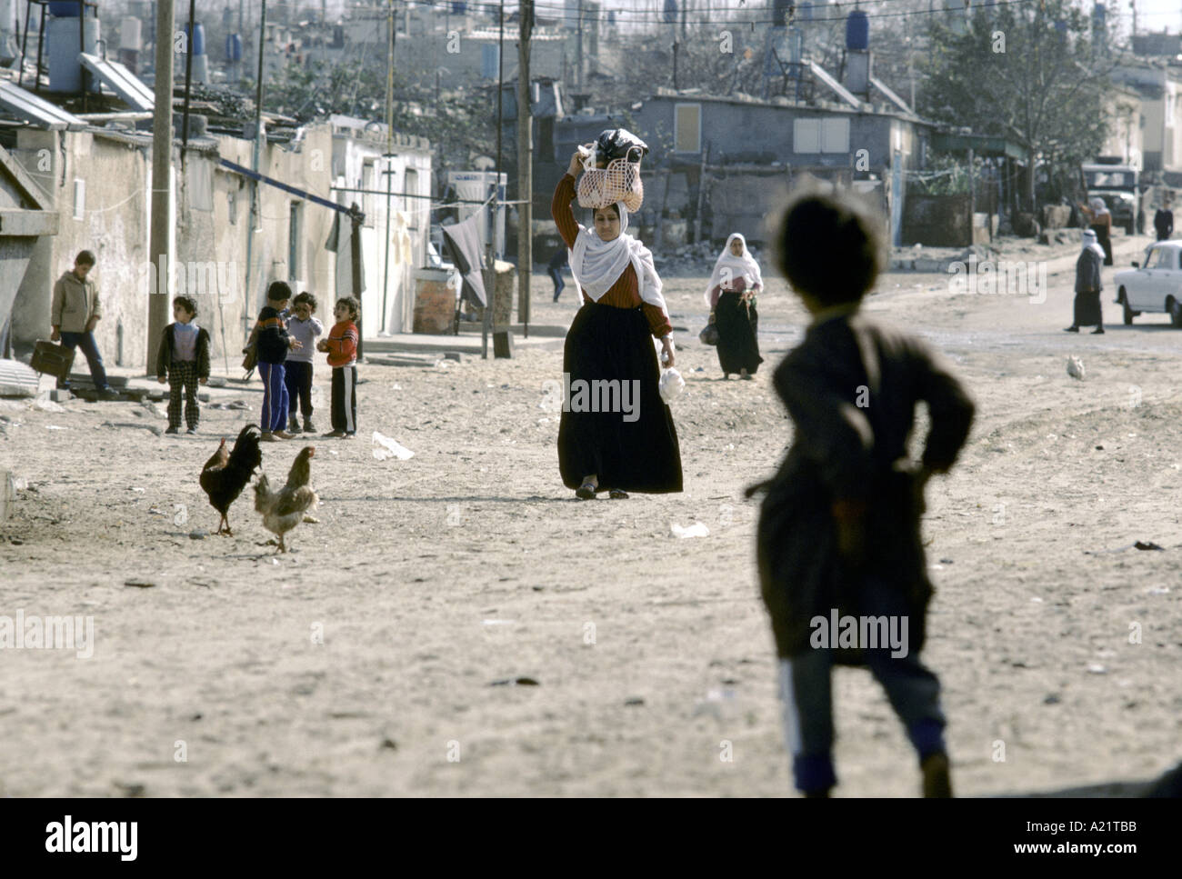 A Palestinian woman carrying her shopping on her  head, refugee camp, Gaza,  Israeli Occupied   Territories 1987 Stock Photo