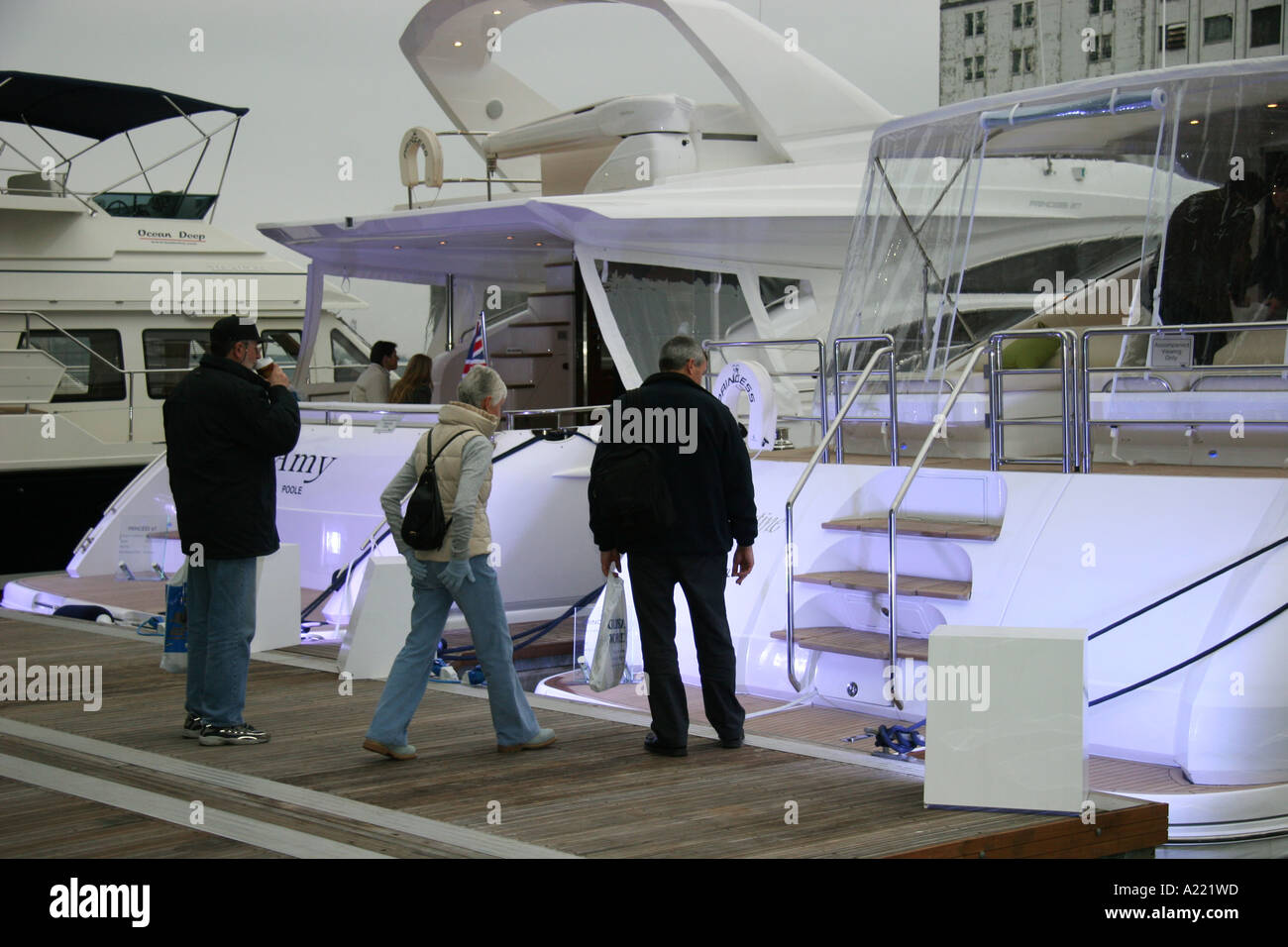 London gin palace hires stock photography and images Alamy