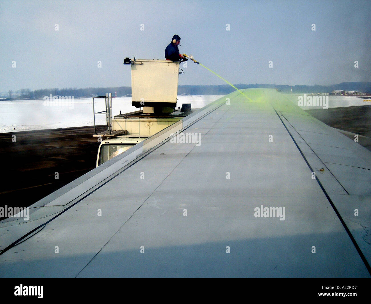 spraying de icer fluid on airplane wings Stock Photo Alamy