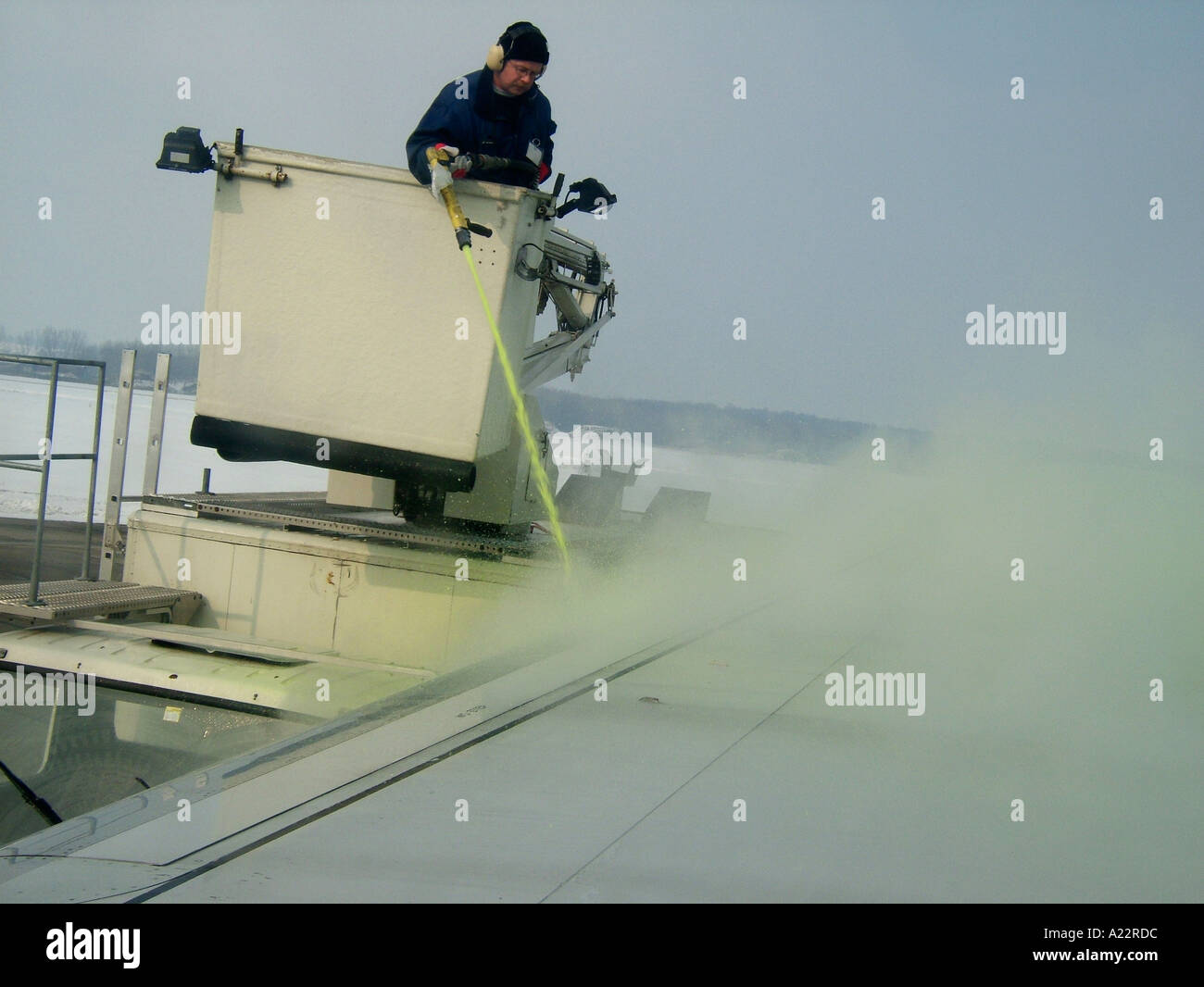 spraying de icer fluid on airplane wings Stock Photo Alamy