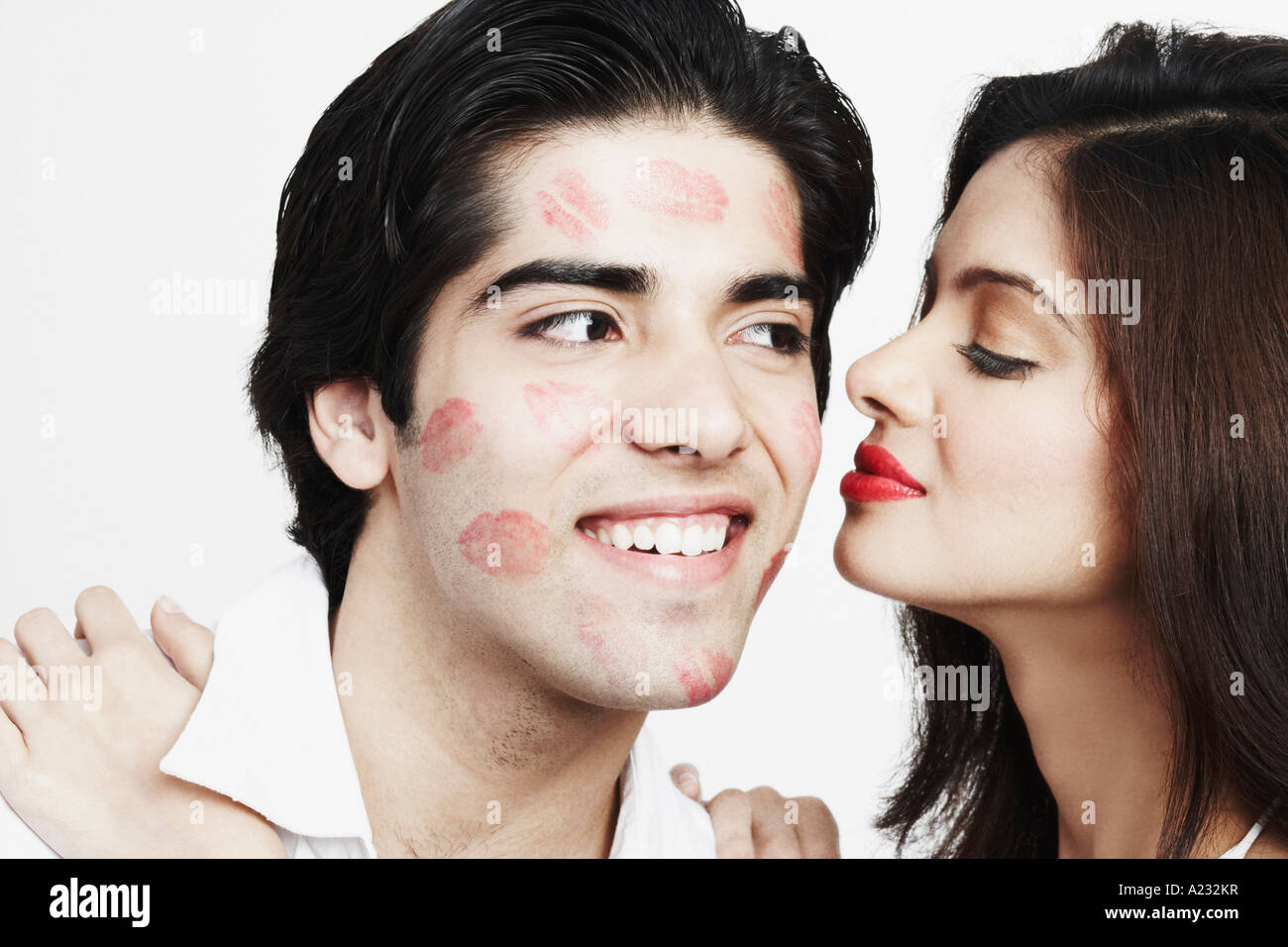 Side profile of a young woman kissing a young man Stock Photo - Alamy