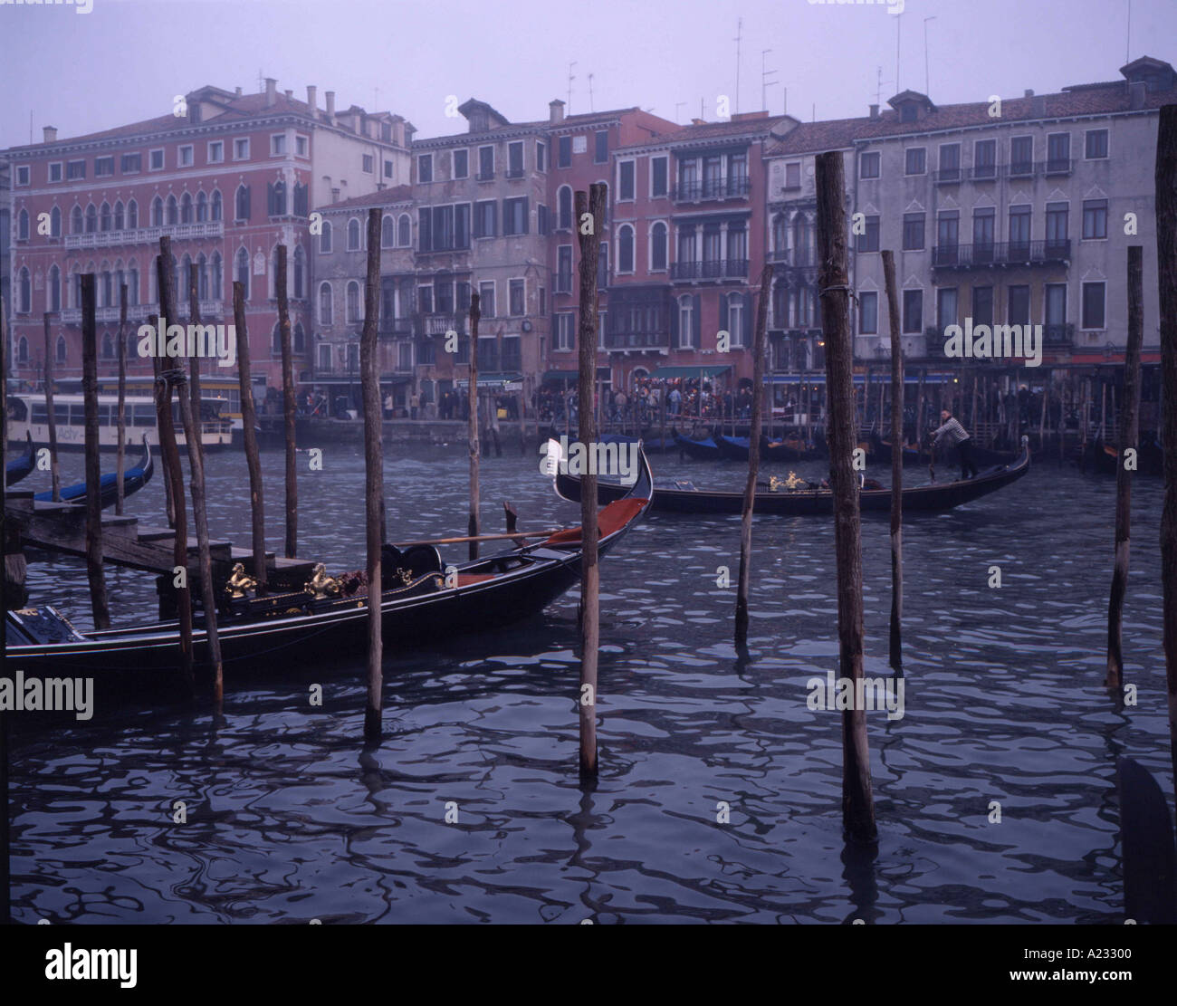 Venice grand canal gondolas moored hi-res stock photography and images ...