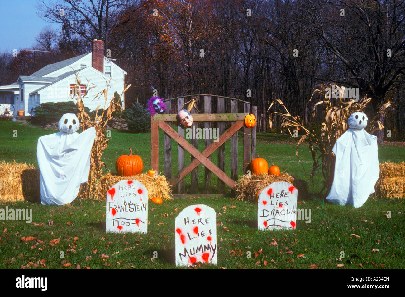 Funny Halloween Yard Decorations High Resolution Stock Photography And Images Alamy