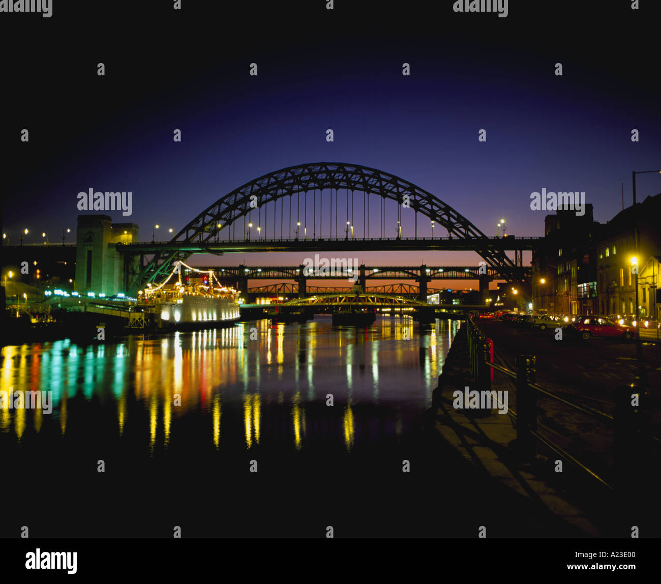 Tyne Bridges at night, Newcastle upon Tyne, Tyneside, Tyne and Wear, England, UK. in 1990s Stock Photo