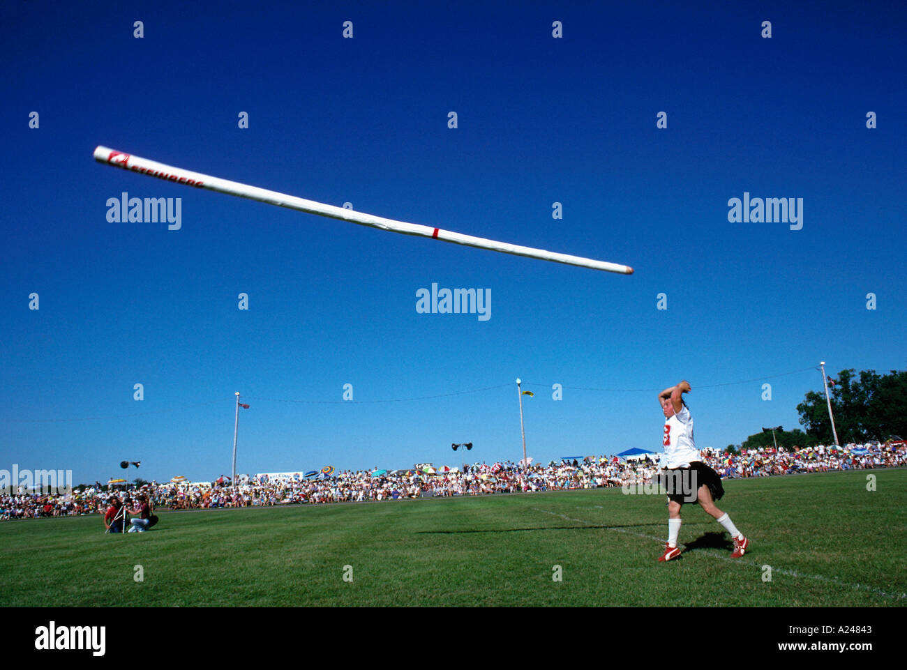 Tossing the caber canada hi-res stock photography and images - Alamy