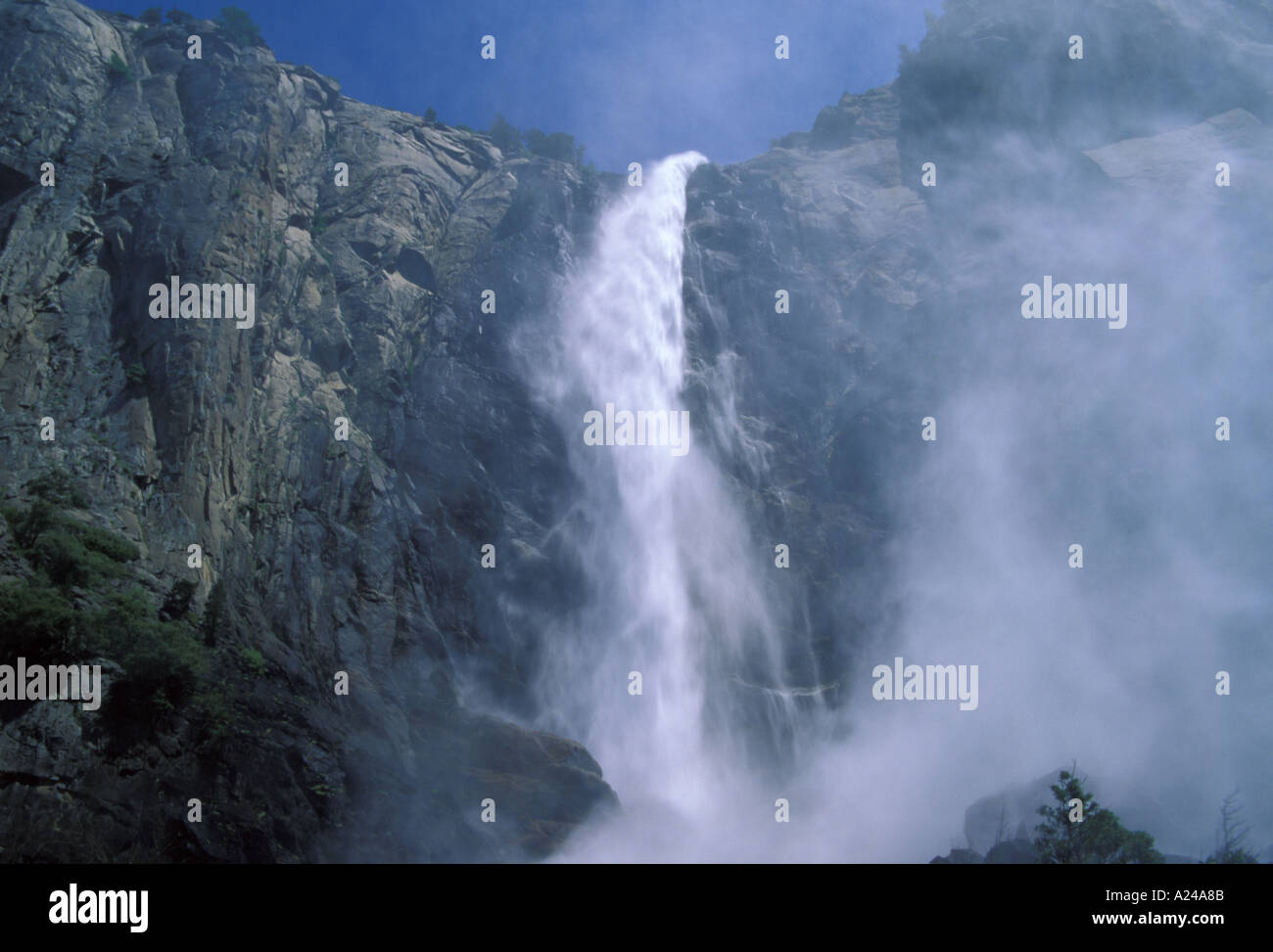Bridal Veil Falls Yosemite Stock Photo Alamy