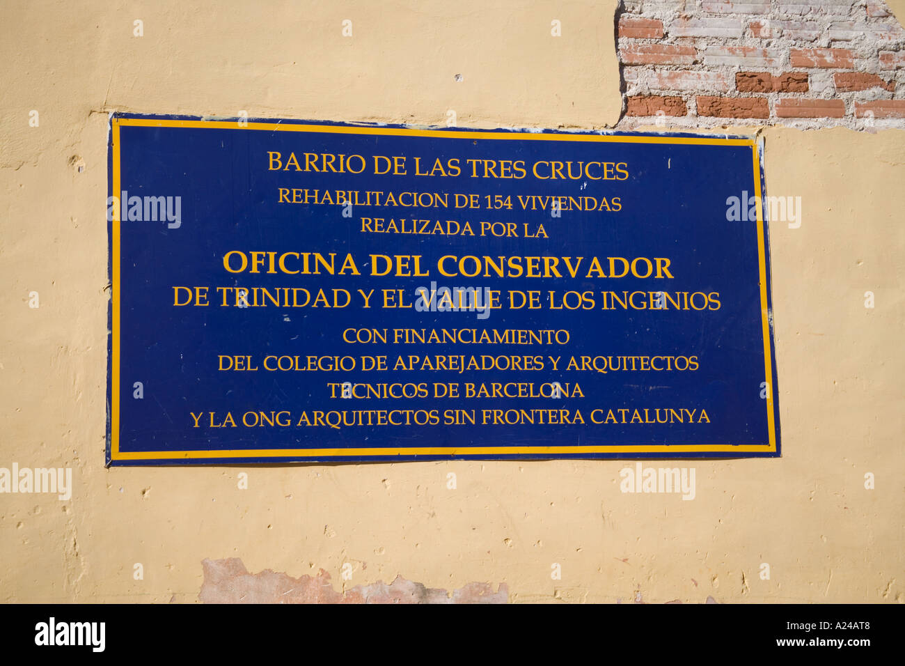 Plaque about the renovation of the square of Three Crosses,Trinidad, Cuba Stock Photo Alamy