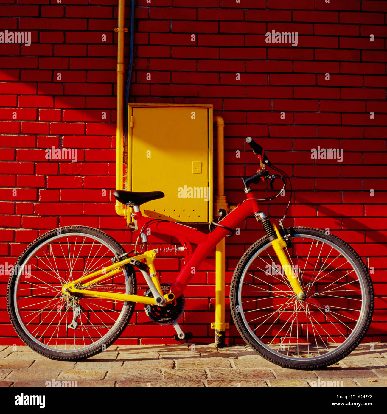 Yellow mountain bike wall hi-res stock photography and images - Alamy
