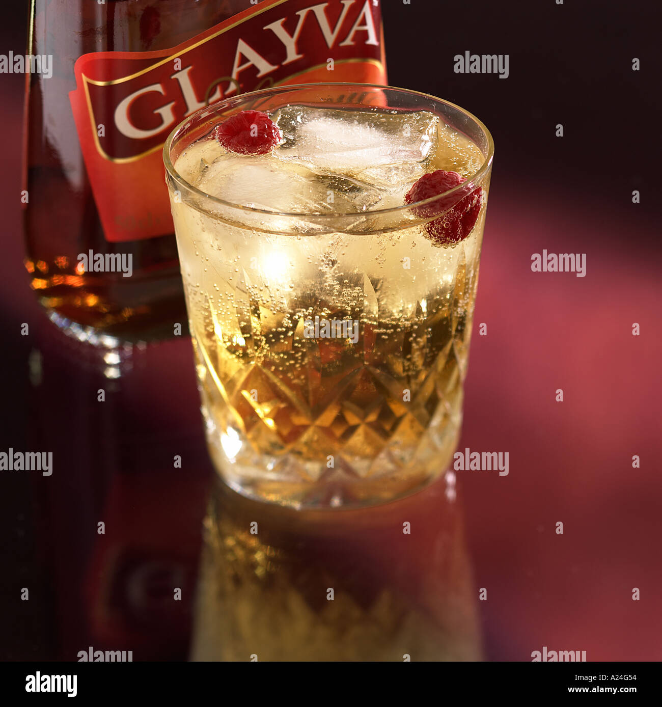 Cocktail Highland Raider Drambuie Whisky Glayva liqueur ice soda water fresh raspberries Keywords drink alcohol long Stock Photo