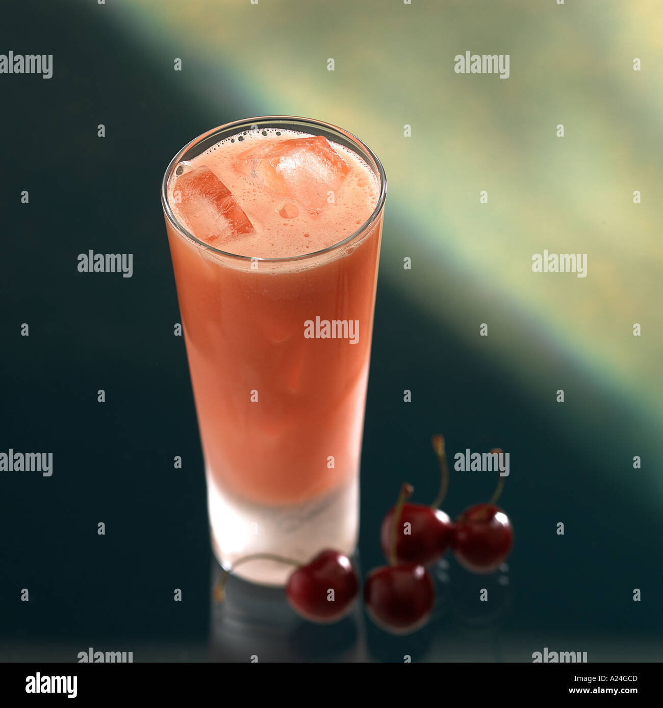 Cocktail Le Triomphe Cognac Grand Marnier pineapple grapefruit juice