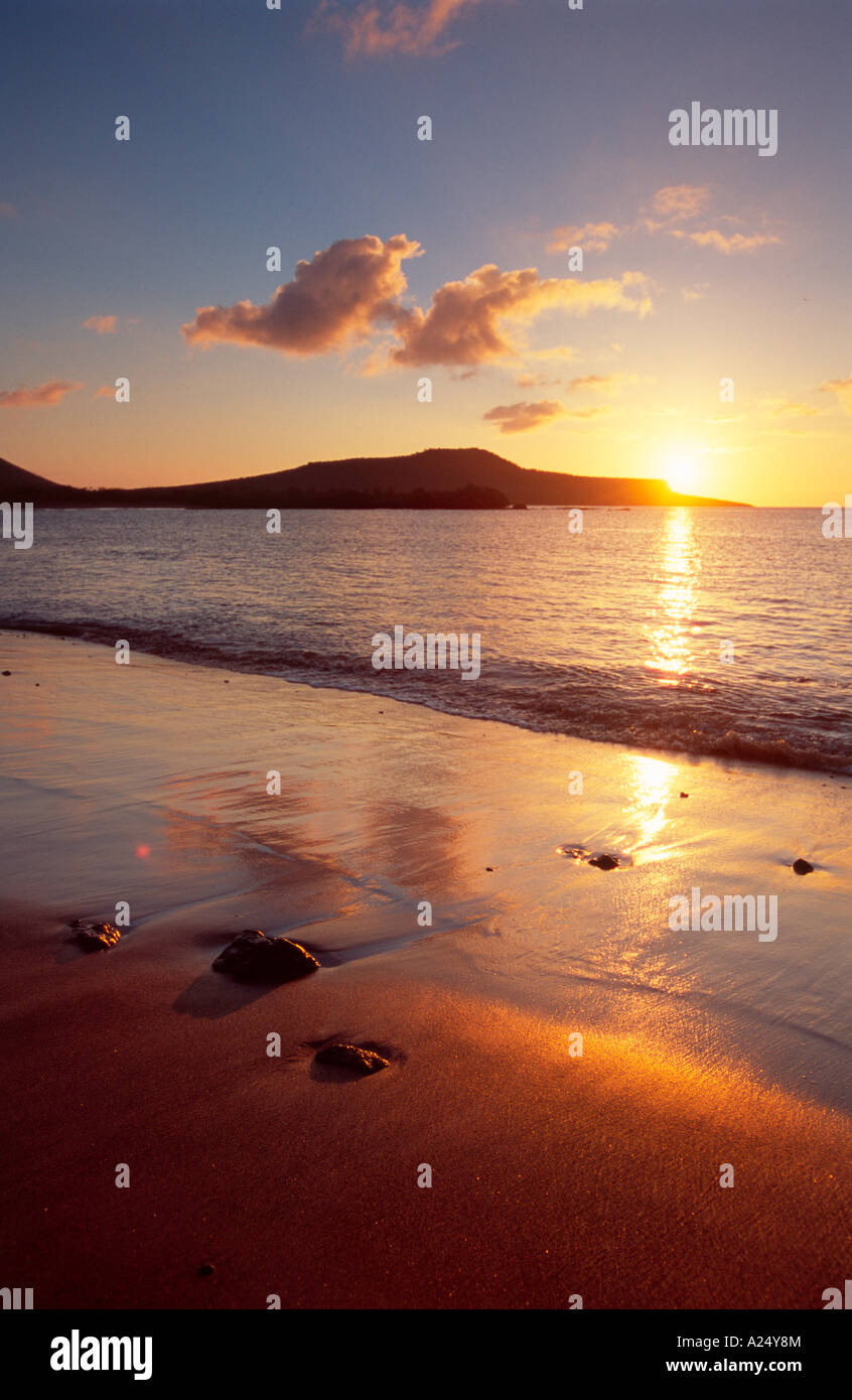 Sonnenuntergang am Strand der Insel Floreana Galapagos Ecuador Südamerika Stock Photo