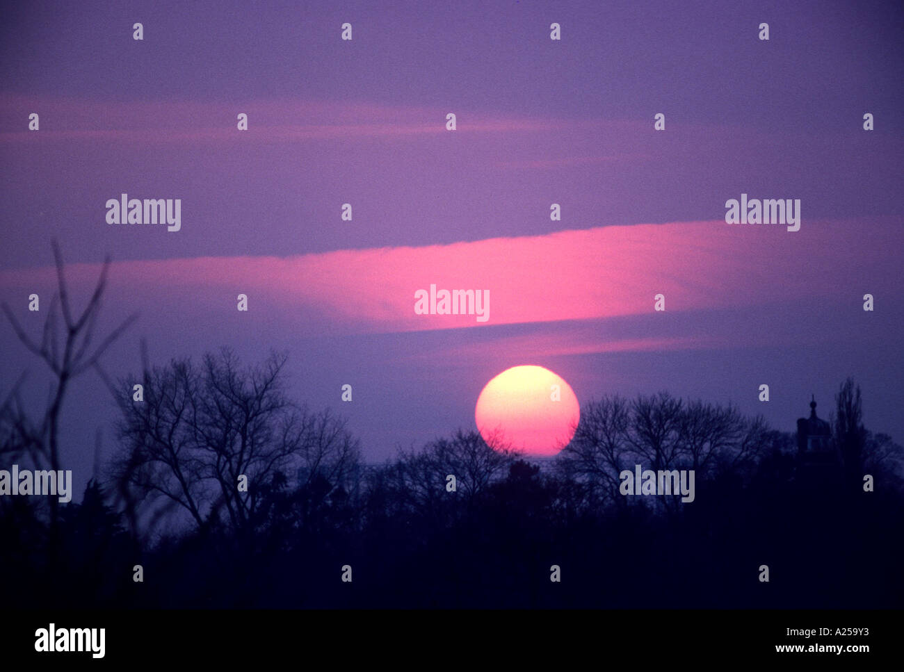 Sun Rising Setting Sun rising and setting hi-res stock photography and images - Alamy