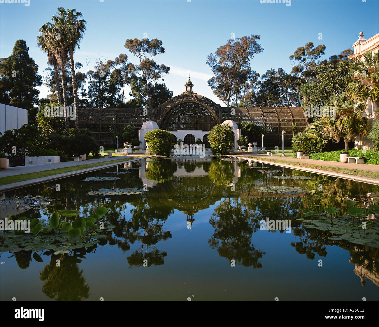 Huge greenhouses hi-res stock photography and images - Alamy