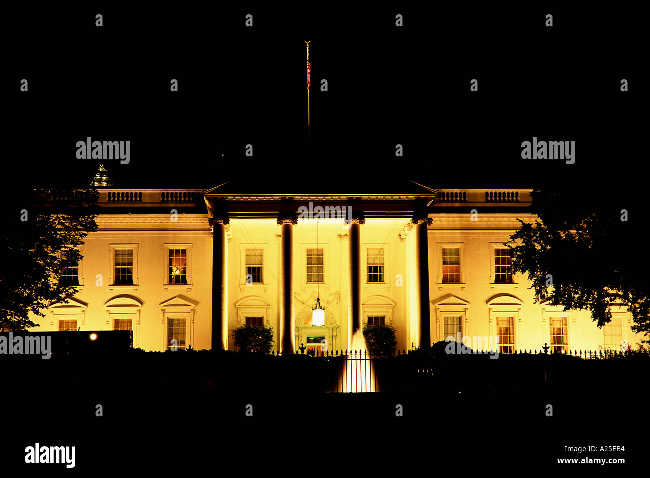 NIGHT VIEW OF WHITE HOUSE WASHINGTON DC USA Stock Photo - Alamy