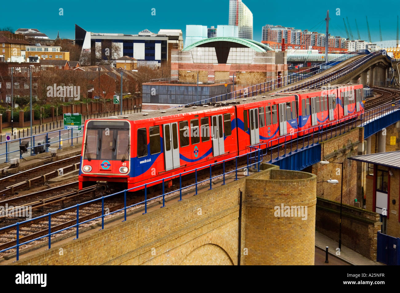 dlr train docklands light railway going over viaduct bridge isle of dogs london england uk limehouse commuting travel overground stock photo alamy dlr train docklands light railway going over viaduct bridge isle of dogs london england uk limehouse commuting travel overground stock photo alamy