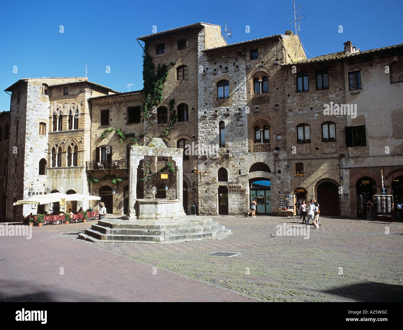 San Gimignano Siena Tuscany Italy 13th CENTURY TOWN WELL in Piazza ...
