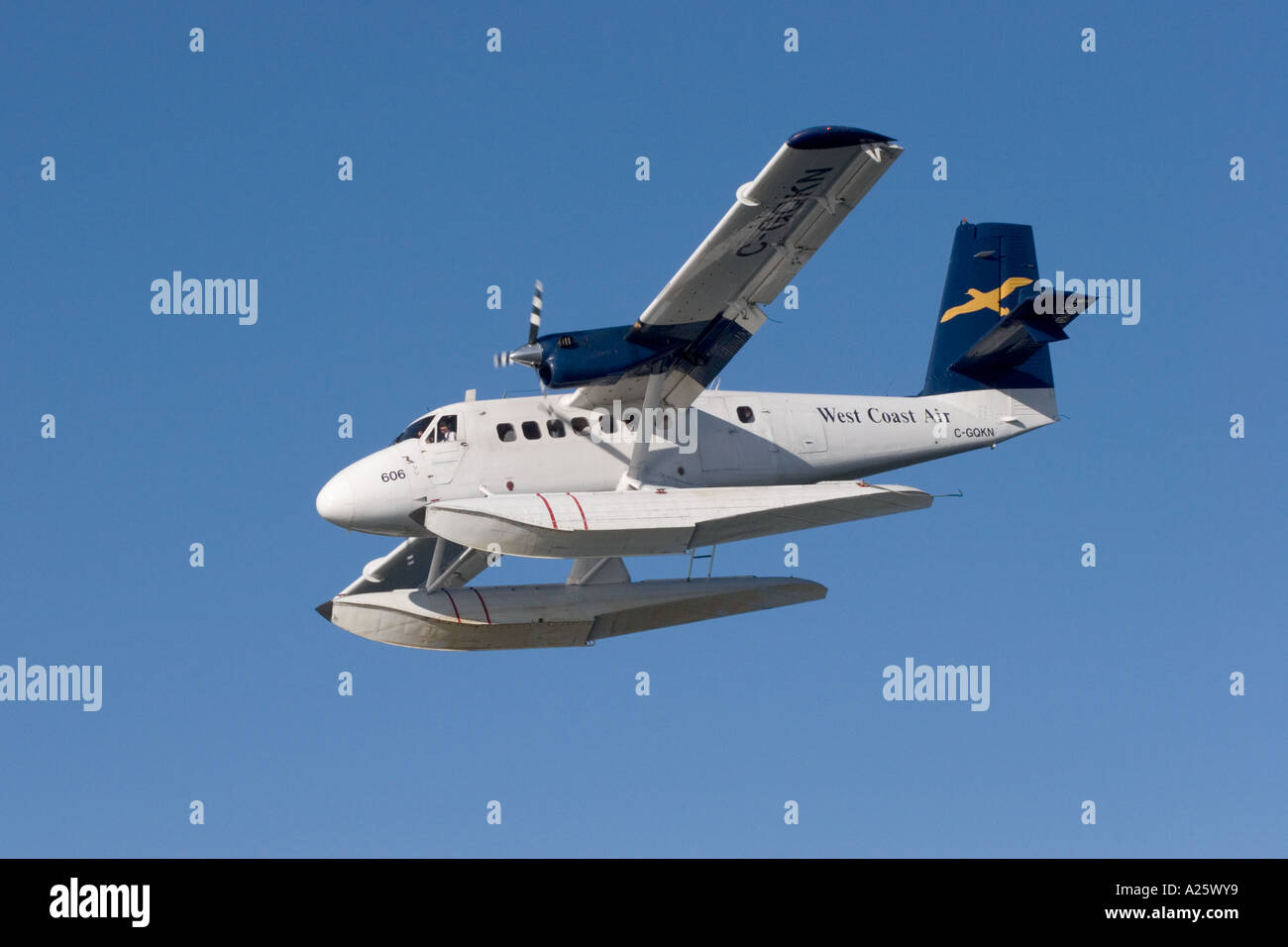 Twin otter float plane hi-res stock photography and images - Alamy