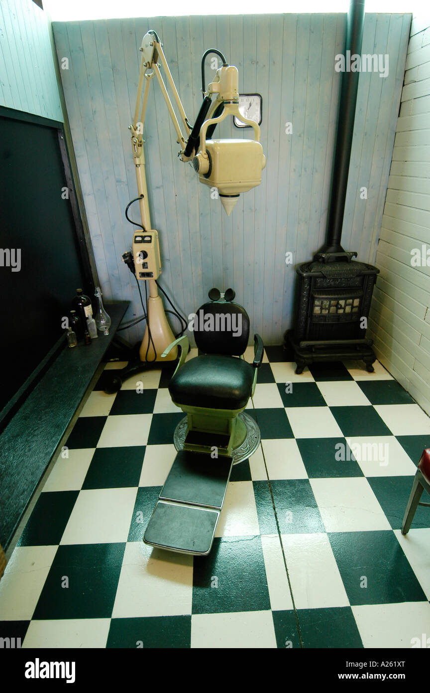 Dentist Old Fashioned Hires Stock Photography And Images Alamy 20D