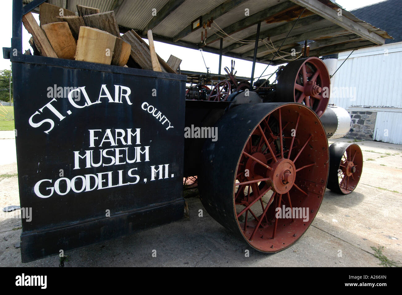 Historic steam powered farm tractor Stock Photo Alamy