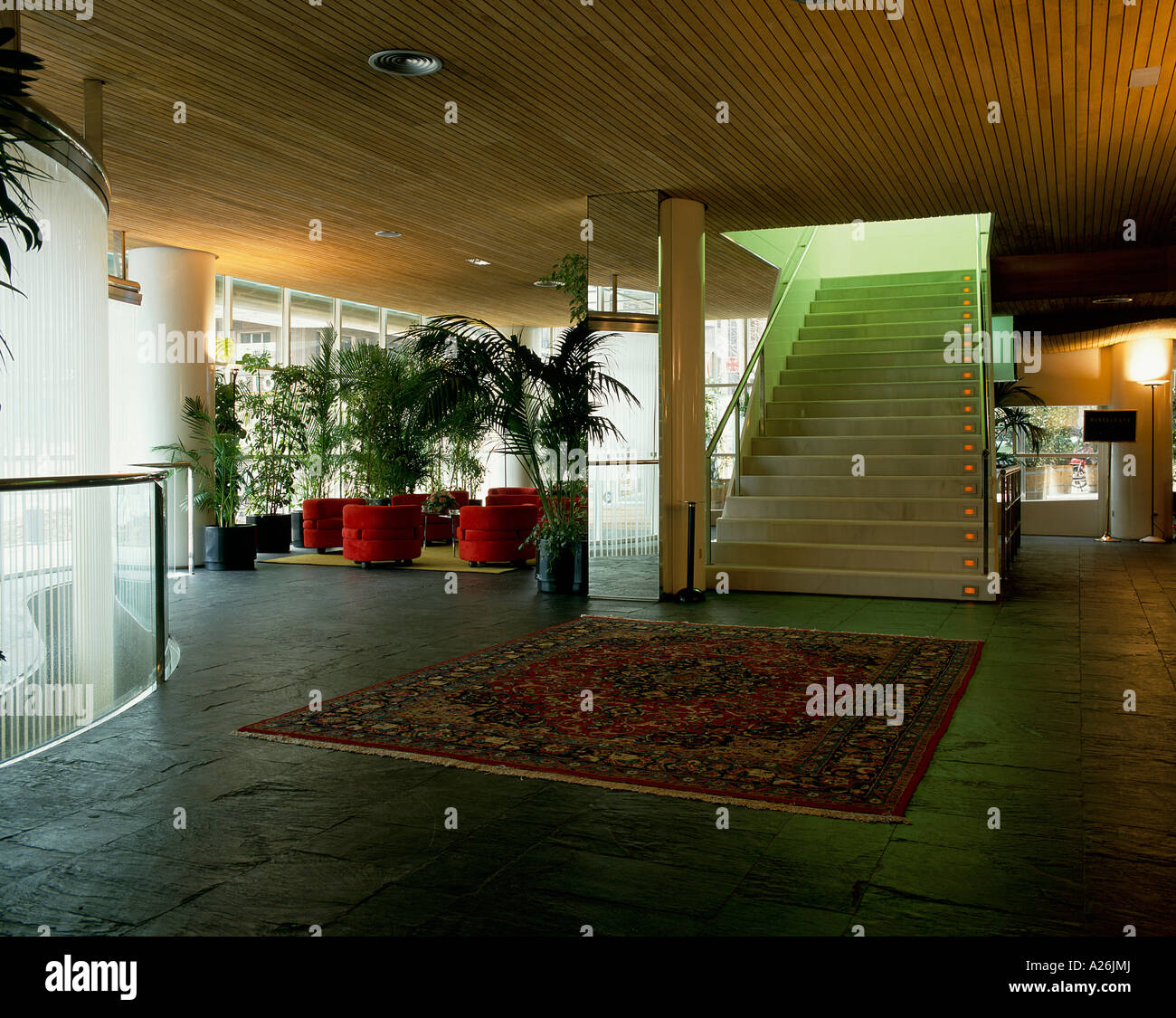 Elegant hotel lounge armchairs hi-res stock photography and images - Alamy