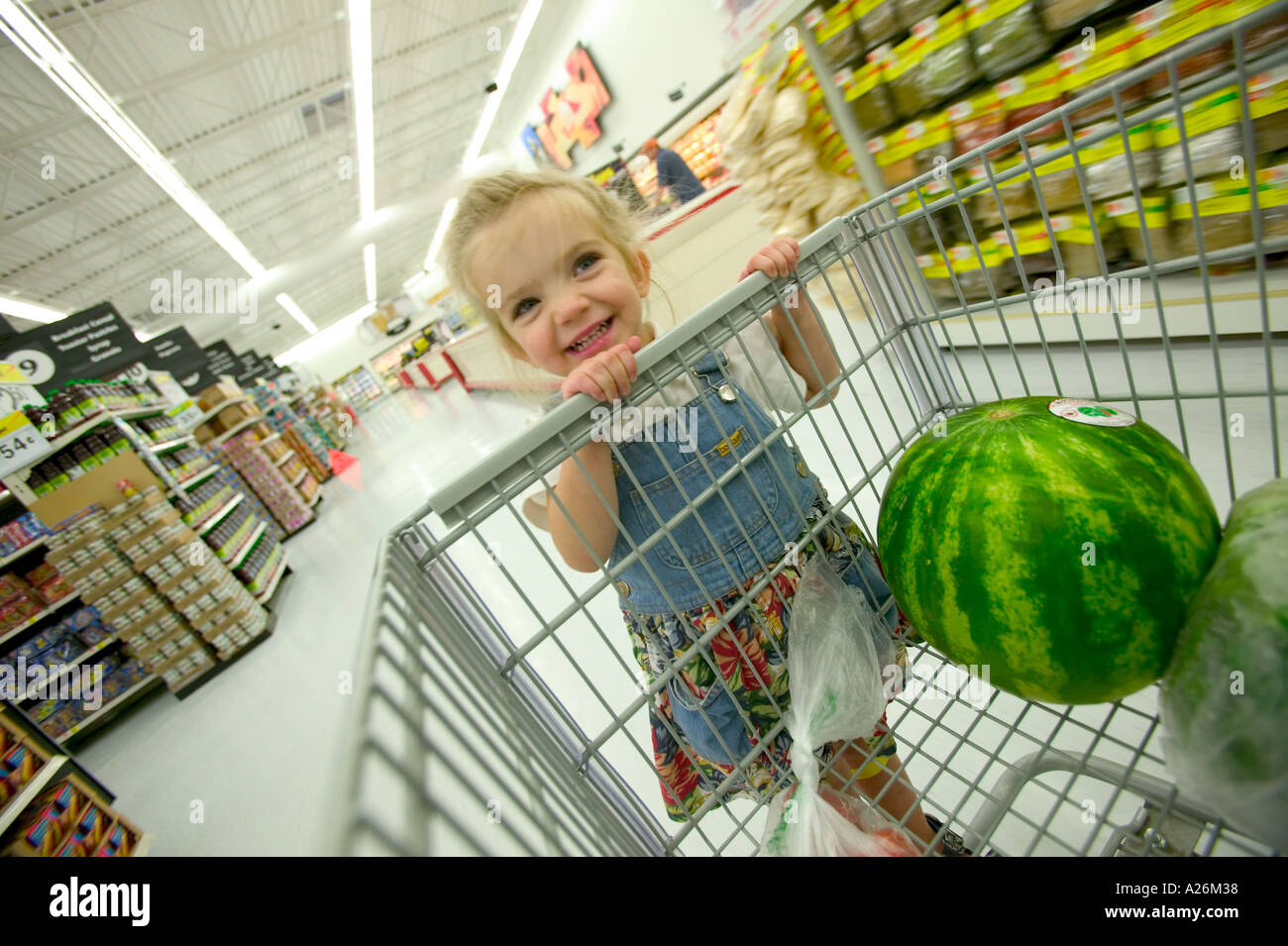 Child grocery cart cereal hi-res stock photography and images - Alamy