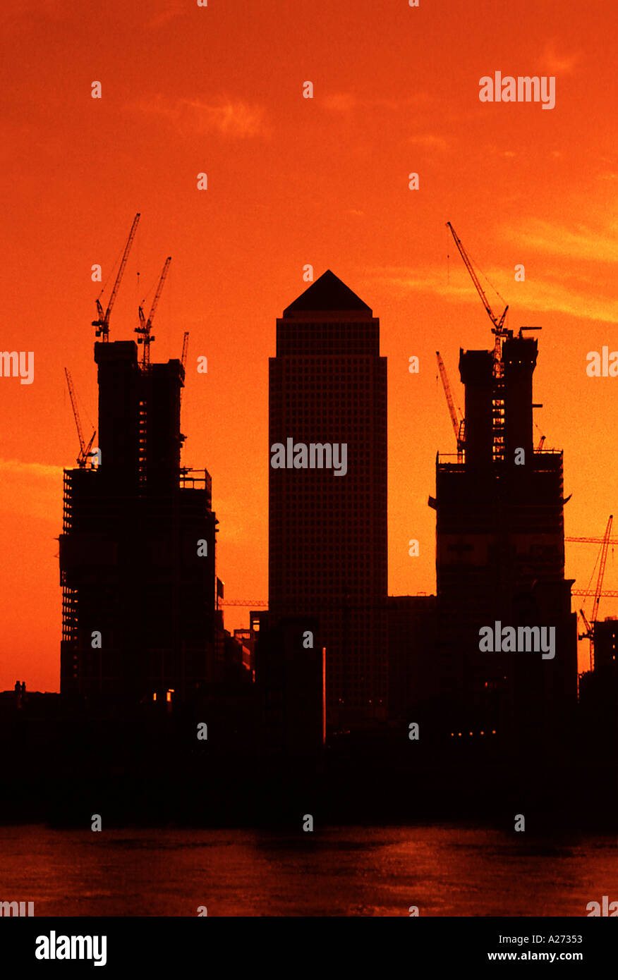 Canary wharf water sunset hi-res stock photography and images - Alamy
